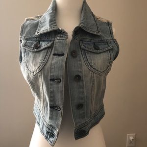 Cropped denim vest with lace back